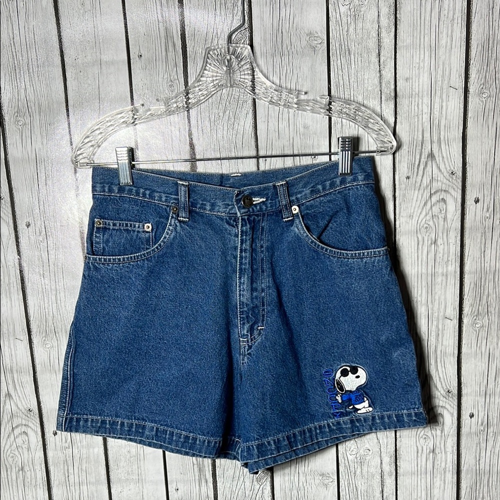 Peanut snoopy shorts size 11